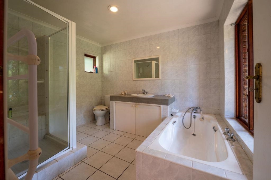 To Let 4 Bedroom Property for Rent in Brenton On Lake Western Cape